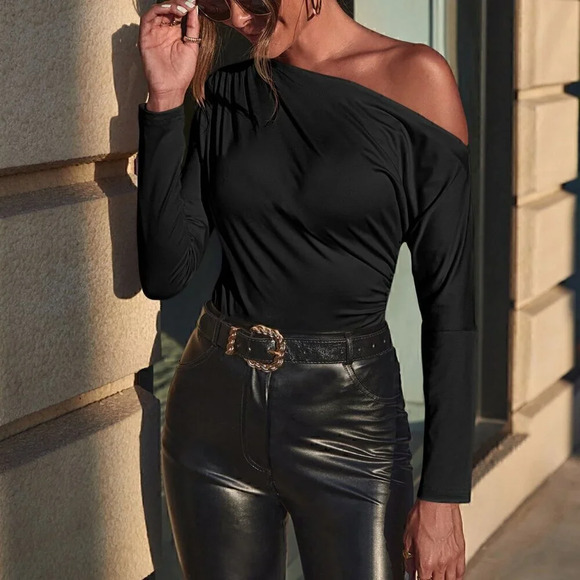 Black Casual Women's Asymmetrical Neck Ruched Tee - Picture 6 of 6